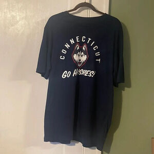 UConn College Connecticut Go Huskies lightweight T-shirt XL